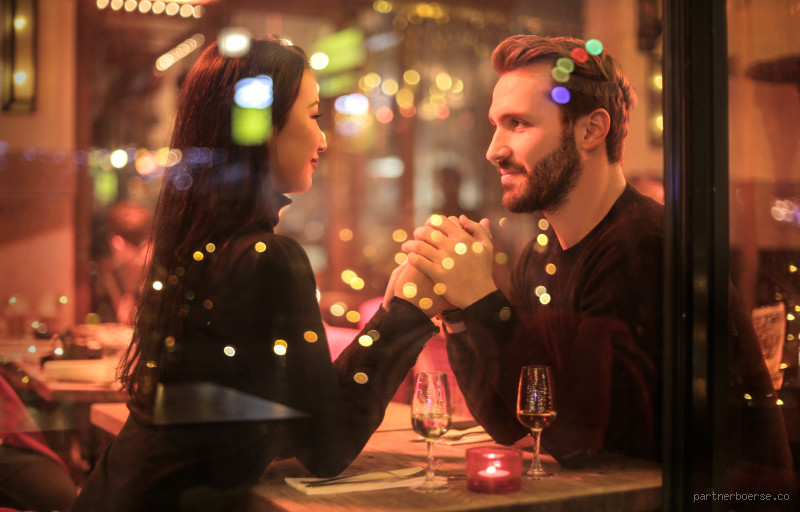 Was kann man abends als Paar machen? 8 Ideen für unvergessliche Abende