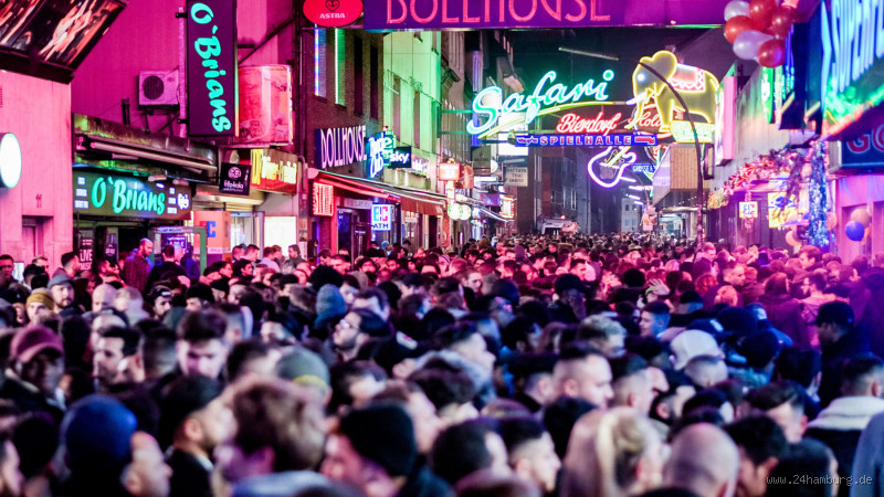 Wie heißt die Partymeile in Hamburg? Entdecke das Nachtleben auf der Reeperbahn