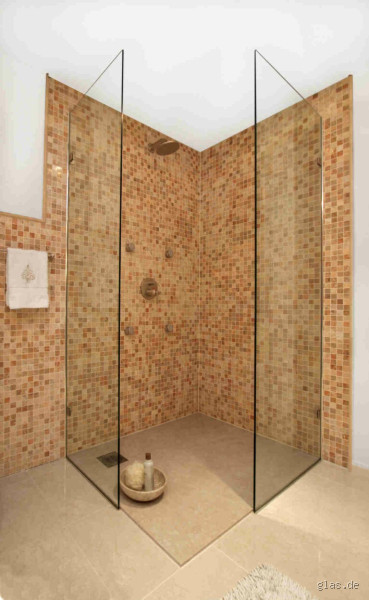 Wie lang muss eine begehbare Dusche sein, um praktisch und gemütlich zu sein?