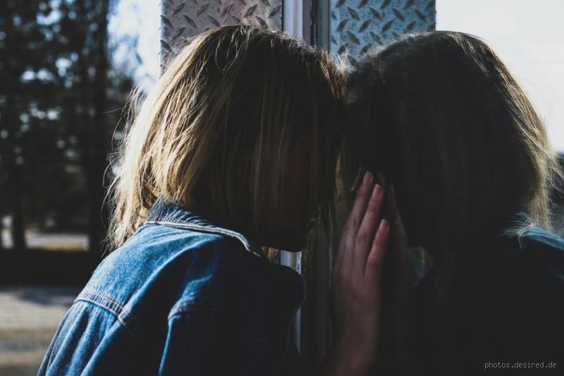 Wie nennt man Menschen, die nur von sich erzählen? Entdecke die psychologische Seite