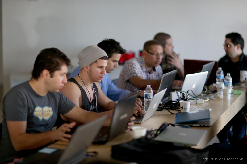 Wie viele Menschen arbeiten bei Wikipedia? Hinter den Kulissen der Online-Enzyklopädie